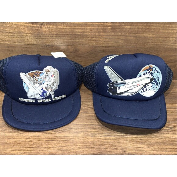 2 - VINTAGE Kennedy Space Center Snapback Trucker Hat - Unisex - Navy Blue - Picture 1 of 6